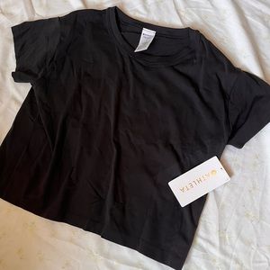 SOLD NWT Athleta relaxed tee